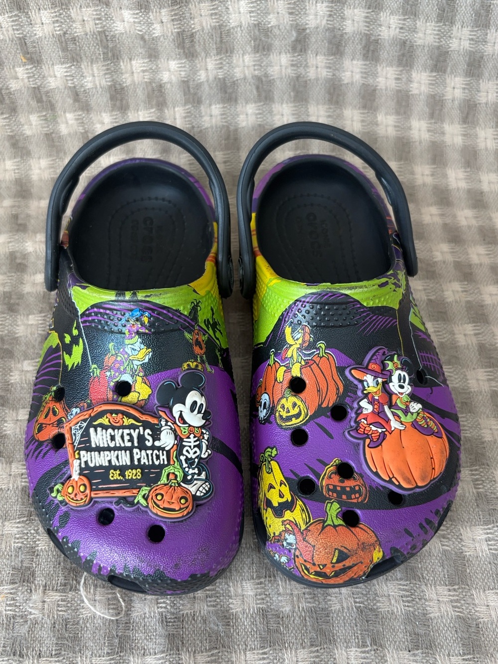 CROCS DISNEY PARKS MICKEYS PUMPKIN PATCH CROCS KIDS 11